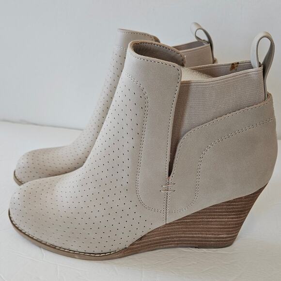 DV by Dolce Vita Gerdy Bootie Beige Ankle Wedge Heel Womens 8.5 Boho Chic Casual - Picture 4 of 9
